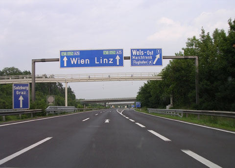 Auf der Autobahn in Richtung Ungarn